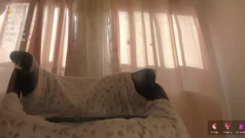 Snapshot of isabelsexysmile_ chatting on 06-30-26, 01:45 Isabel M online show from 06-30-26, 01:45