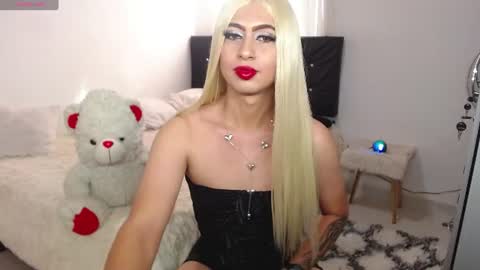 Snapshot of isadora_conde1_ chatting on 07-12-26, 01:02 isadora online show from 07-12-26, 01:02