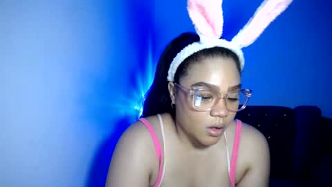 Snapshot of isamoon99 chatting on 06-19-26, 02:54 Isa online show from 06-19-26, 02:54