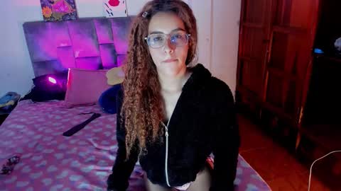 Isabela  online show from 09-30-25, 05:23
