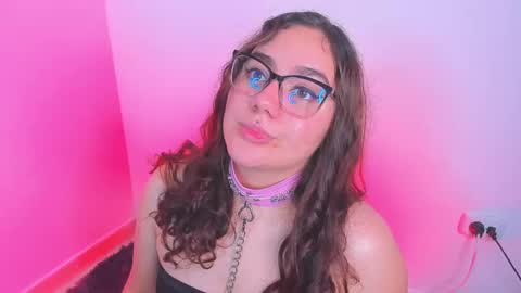 Snapshot of isarhodes_ chatting on 01-02-25, 12:55 Isa online show from 01-02-25, 12:55