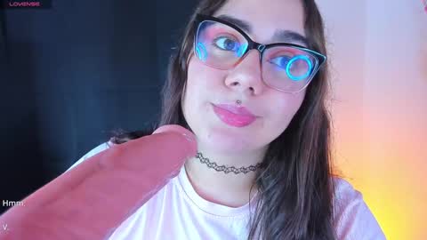 Snapshot of isarhodes_ chatting on 01-28-25, 10:34 Isa online show from 01-28-25, 10:34