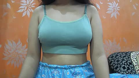 ishika_singh_ online show from 10-08-25, 02:20