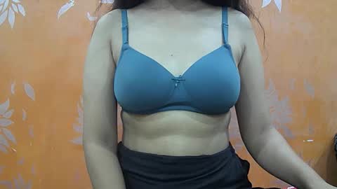 ishika_singh_ online show from 10-13-25, 01:49