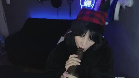 Snapshot of isis_diosa chatting on 12-06-24, 12:02 Ana Maria online show from 12-06-24, 12:02