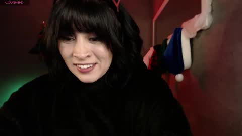 Snapshot of isis_diosa chatting on 12-27-24, 06:35 Ana Maria online show from 12-27-24, 06:35