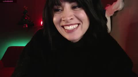 Snapshot of isis_diosa chatting on 12-27-24, 12:45 Ana Maria online show from 12-27-24, 12:45