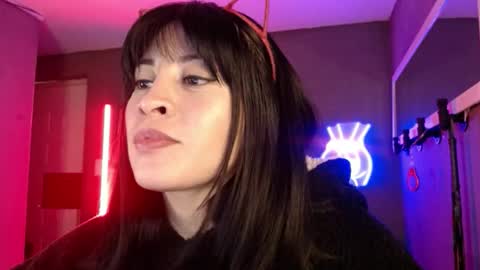 Snapshot of isis_diosa chatting on 10-28-25, 10:12 Ana Maria online show from 10-28-25, 10:12