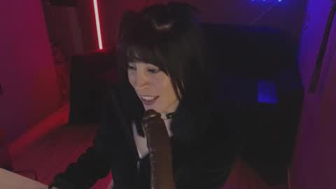 Snapshot of isis_diosa chatting on 11-24-25, 10:42 Ana Maria online show from 11-24-25, 10:42