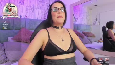 Snapshot of isisblakee chatting on 12-26-24, 04:47 Isis online show from 12-26-24, 04:47