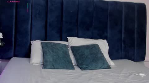 Isis Larah online show from 01-17-26, 11:48