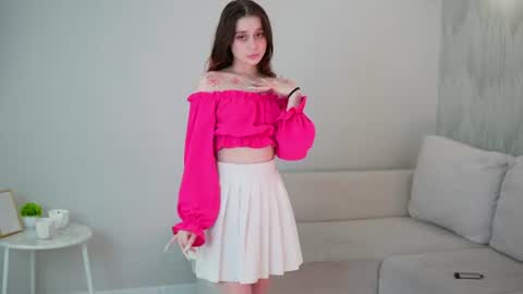 Linet online show from 06-15-26, 02:47