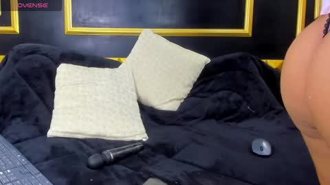 Isla online show from 12-18-25, 08:15