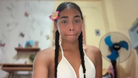 Snapshot of island_girlxxx chatting on 06-10-26, 12:15 Alona online show from 06-10-26, 12:15