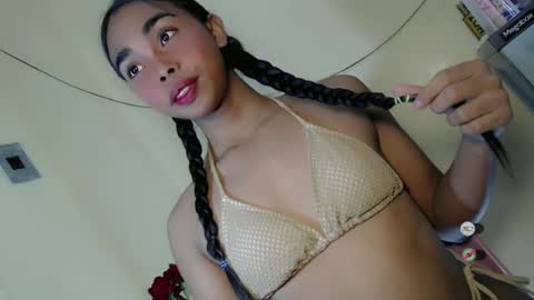Snapshot of island_girlxxx chatting on 06-19-26, 12:42 Alona online show from 06-19-26, 12:42