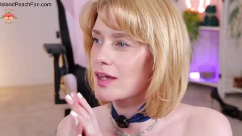 Lou  Peaches online show from 04-18-26, 08:09