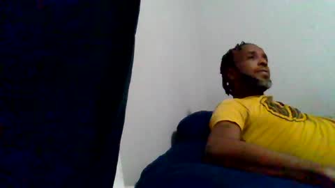 Snapshot of islandmaker chatting on 06-13-26, 06:33 islandmaker online show from 06-13-26, 06:33