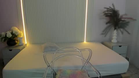 IslaScott online show from 05-12-26, 11:51