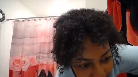Snapshot of islothonit chatting on 07-08-26, 02:38 Sharice online show from 07-08-26, 02:38