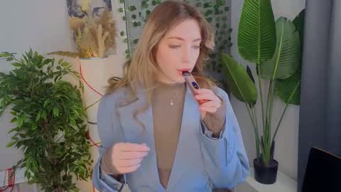 Snapshot of isobelsteinger chatting on 02-04-26, 06:19 Emilia online show from 02-04-26, 06:19