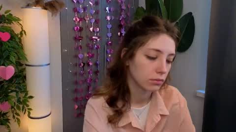 Snapshot of isobelsteinger chatting on 02-28-26, 06:03 Emilia online show from 02-28-26, 06:03