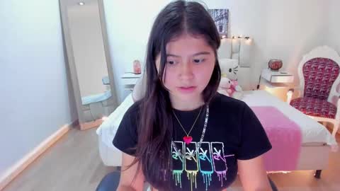 Snapshot of issa_loren chatting on 11-06-25, 07:15 Issa online show from 11-06-25, 07:15