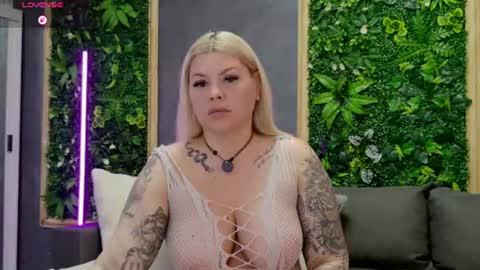 Snapshot of issaa20 chatting on 06-15-26, 03:53 Alisa online show from 06-15-26, 03:53