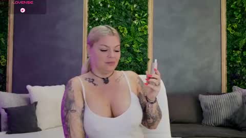 Snapshot of issaa20 chatting on 07-17-26, 04:41 Alisa online show from 07-17-26, 04:41