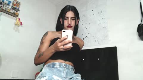 Issabel online show from 12-23-24, 12:14