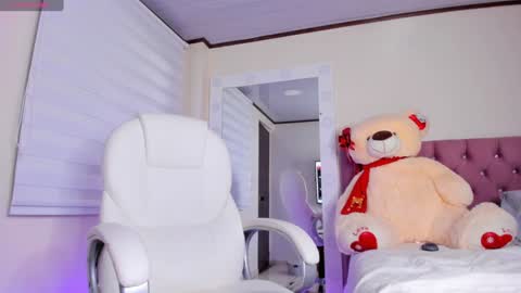 Snapshot of issabellarodriguez chatting on 01-09-25, 06:17 Isa online show from 01-09-25, 06:17