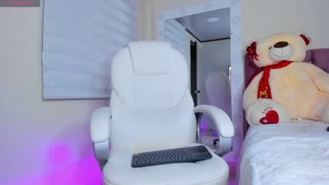 Isa  online show from 01-13-25, 02:18