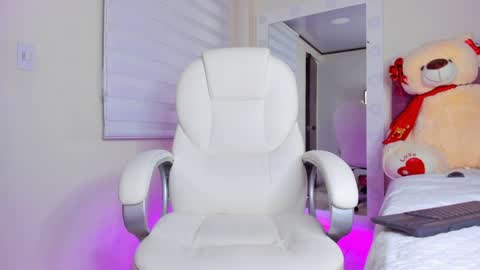 Isa  online show from 02-06-25, 09:53