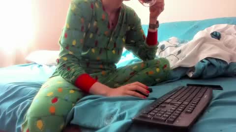 Issabelle online show from 05-20-26, 05:02