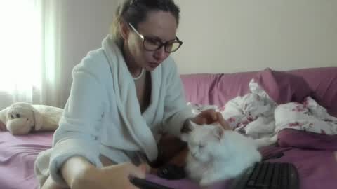 Snapshot of issabelle_69 chatting on 06-07-26, 05:44 Issabelle online show from 06-07-26, 05:44