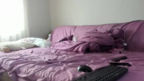 Snapshot of issabelle_69 chatting on 06-14-26, 04:47 Issabelle online show from 06-14-26, 04:47