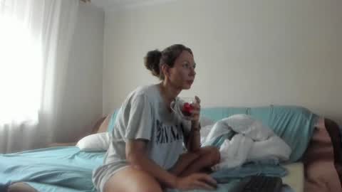Snapshot of issabelle_69 chatting on 07-08-26, 05:34 Issabelle online show from 07-08-26, 05:34