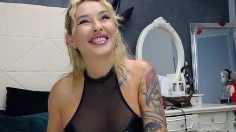 IssaSmyth online show from 10-04-25, 06:55