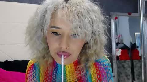 IssaSmyth online show from 01-15-26, 04:22