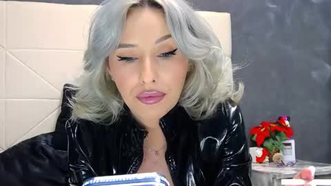 Snapshot of issasmyth chatting on 05-16-26, 07:27 IssaSmyth online show from 05-16-26, 07:27