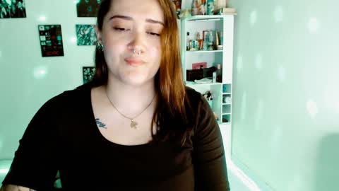 Snapshot of issis_demon chatting on 12-08-24, 04:57 Yiz online show from 12-08-24, 04:57