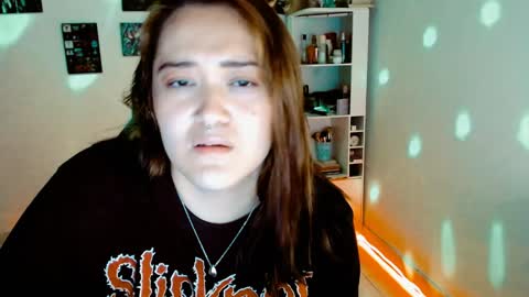 Snapshot of issis_demon chatting on 12-14-24, 06:56 Yiz online show from 12-14-24, 06:56