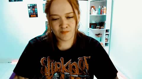 Snapshot of issis_demon chatting on 12-28-24, 04:08 Yiz online show from 12-28-24, 04:08