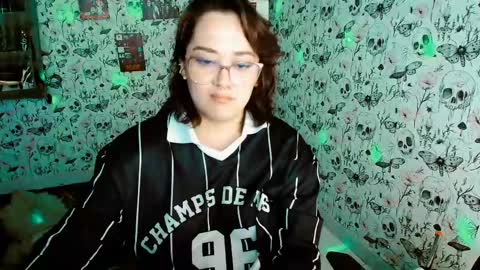 Yiz online show from 05-15-26, 10:50