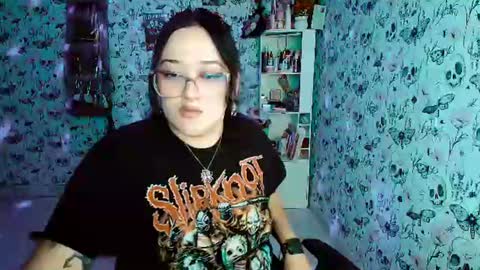 Snapshot of issis_demon chatting on 07-18-26, 03:00 Yiz online show from 07-18-26, 03:00