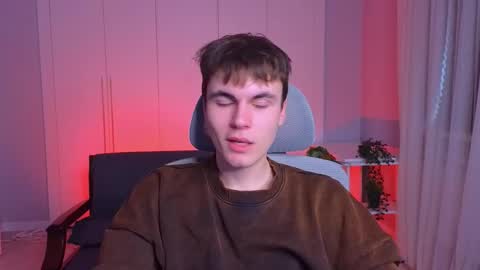 Snapshot of istairee chatting on 01-27-25, 10:06 Maks online show from 01-27-25, 10:06