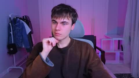 Snapshot of istairee chatting on 02-13-25, 01:37 Maks online show from 02-13-25, 01:37