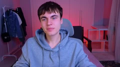 Snapshot of istairee chatting on 02-14-25, 01:29 Maks online show from 02-14-25, 01:29