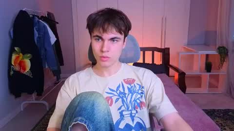 Snapshot of istairee chatting on 03-08-25, 09:28 Maks online show from 03-08-25, 09:28