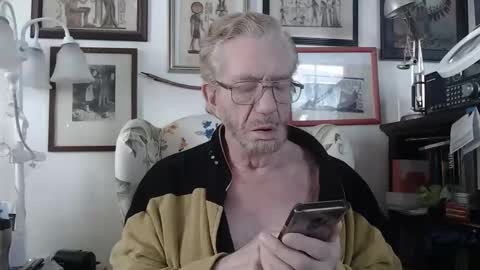 Snapshot of isubmissiveslut chatting on 04-12-26, 06:35 ImYourBitch online show from 04-12-26, 06:35