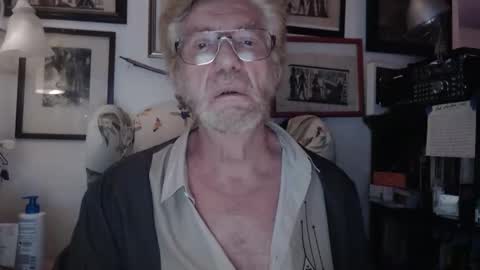 Snapshot of isubmissiveslut chatting on 05-04-26, 03:02 ImYourBitch online show from 05-04-26, 03:02